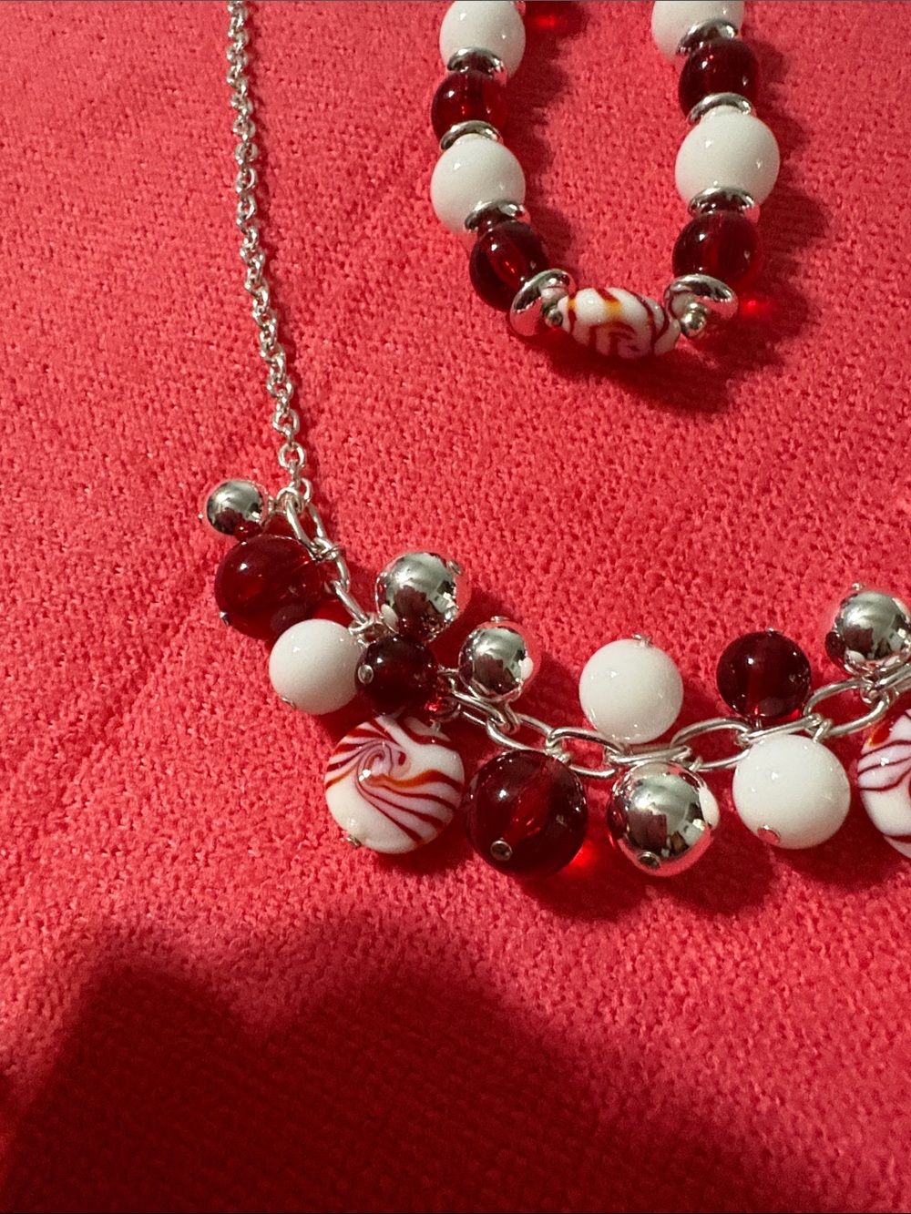 Red and White Beaded Necklace and Bracelet Set nice for Christmas or Valentines - Picture 3 of 10